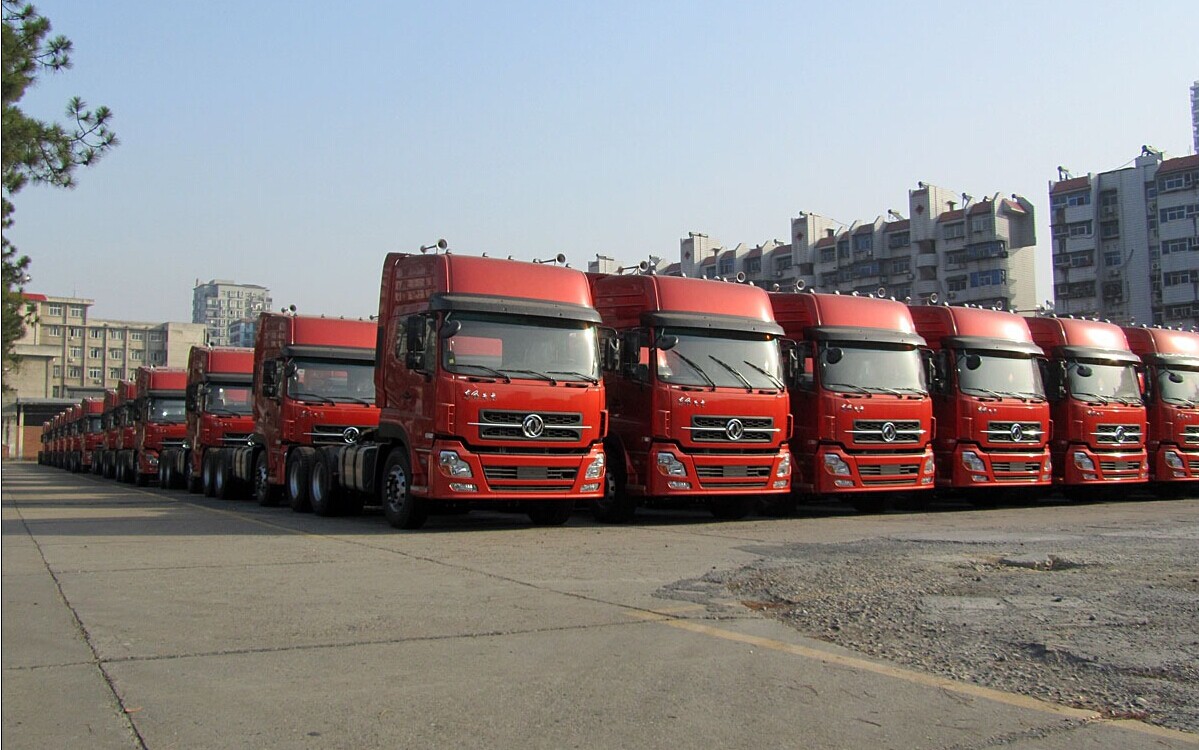 永穗不銹鋼運(yùn)輸車(chē)隊(duì).jpg 永穗不銹鋼運(yùn)輸車(chē)隊(duì).jpg